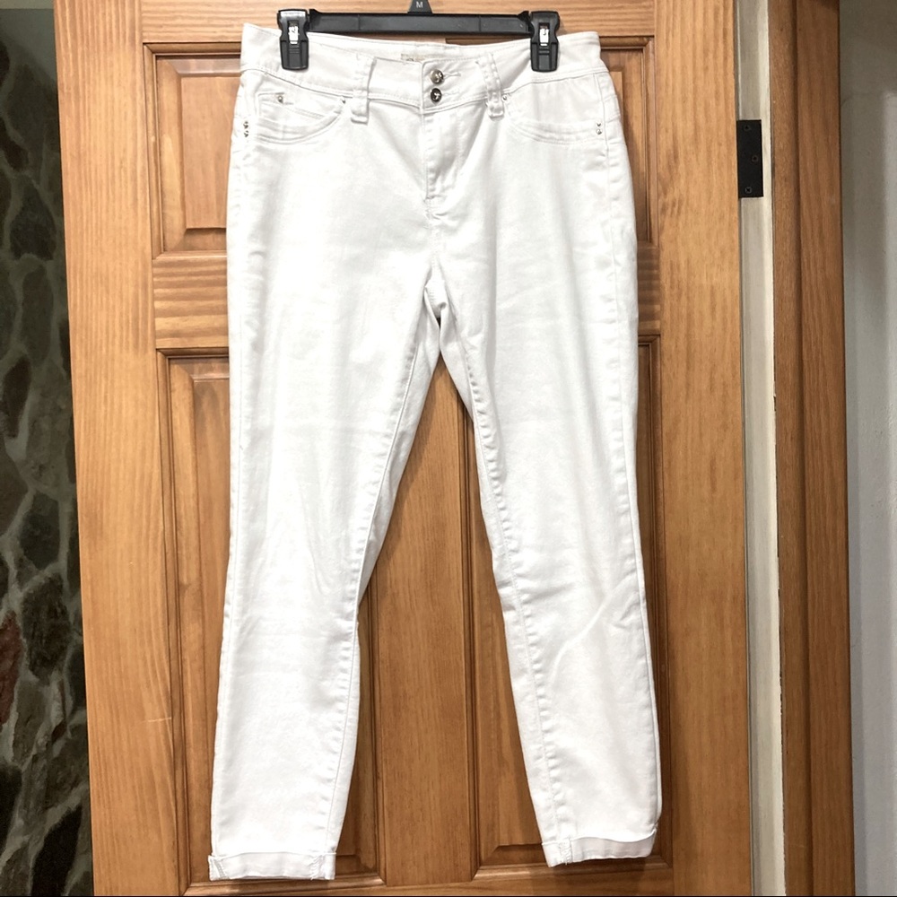 ⭐️ Royalty white ankle pants ⭐️